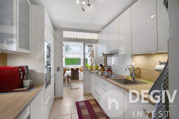 Küche, Blick zum Ess