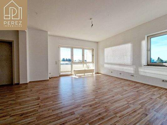 Offener Wohn und Essbereich mit Loggiad  Es