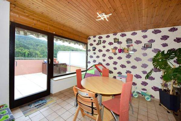 Wohnzimmer/Essbereich mit Zugang Balkon