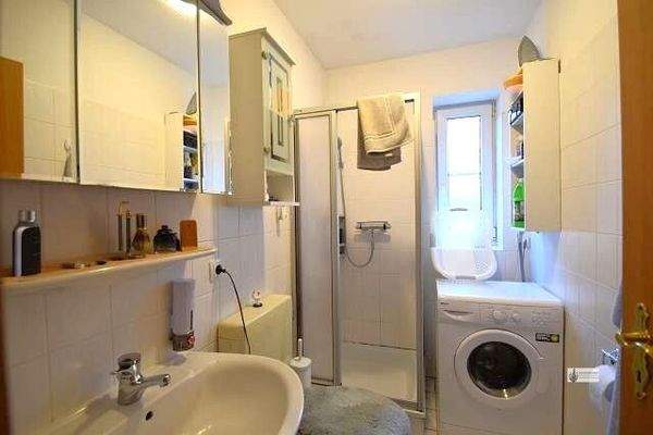 Bad mit Dusche und WM Anschluss