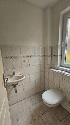 1,5 m² Gäste-WC (Ost-Fenster)