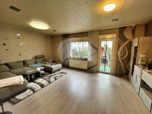 Wohnzimmer mit Ausgang auf die Terrasse