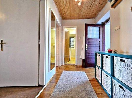 1. Obergeschoss: 3 Schlafzimmer & Bad 