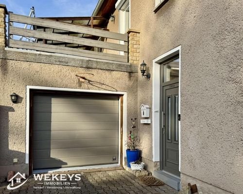 Garage und Hauseingang Haupthaus