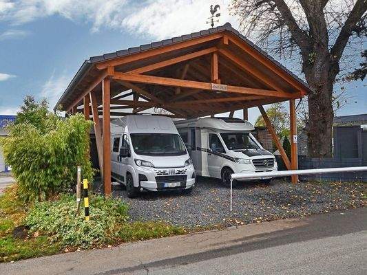 Wohnmobil-Carport mit Doppelgarage