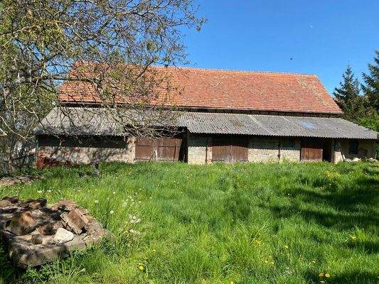 Garten mit Rückansicht Scheune