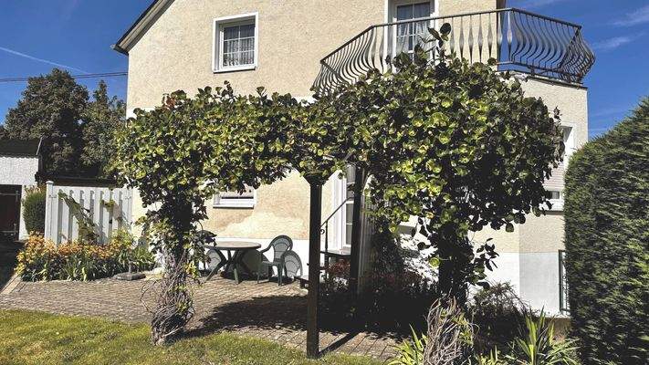 Vorgarten mit Terrasse Wohnung 1