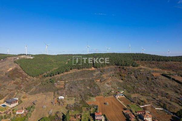 Homes with Pool and Parking in a Natural Landscape in İstanbul