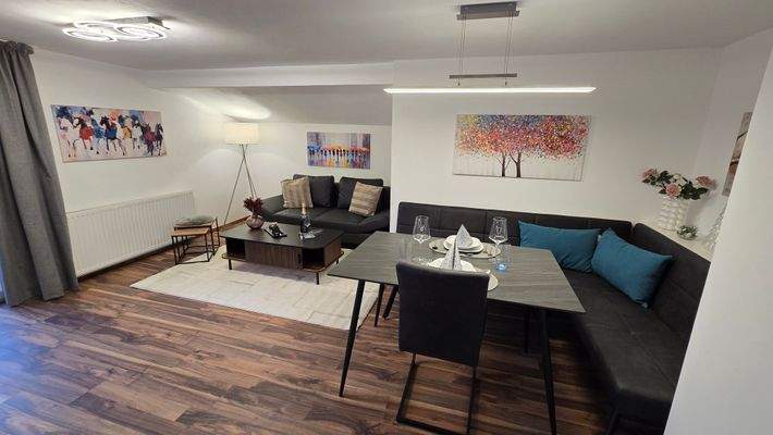 Wohn- und Speisezimmer