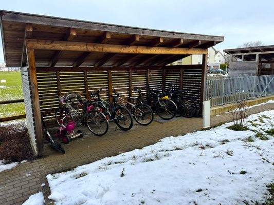 Überdachter Fahrradständer