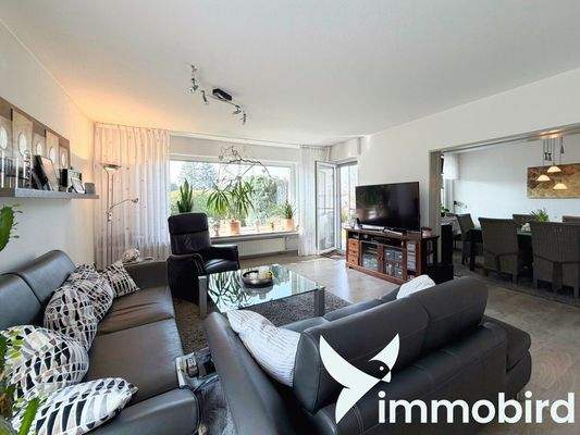 Wohnzimmer mit Zugang zur Terrasse