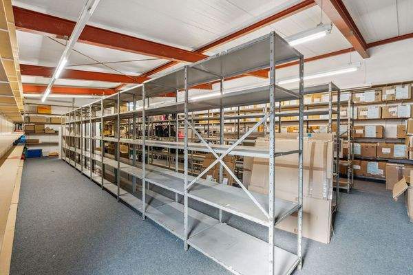 1. Gewerbeeinheit Schuhgeschäft