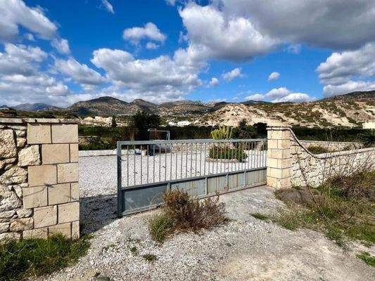 Kreta, Makry Gialos: 4-Zimmer-Erdgeschosswohnung in Strandnähe zu verkaufen