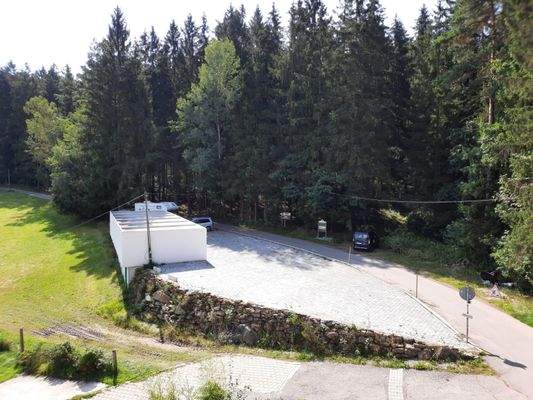 Garagen- und Stellplatzanlge