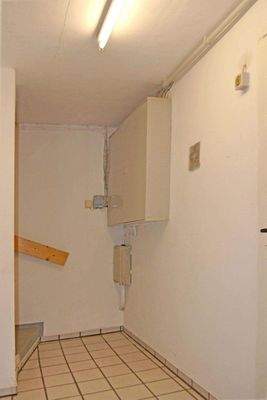 Vorkeller mit Stromanschlussschrank