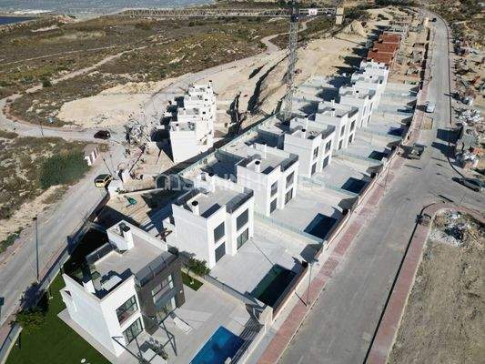 Villas Near City Center and the Beach in Mutxamel Alicante