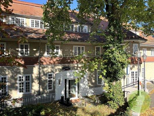 In bester Nachbarschaft  der Yacht Club ... 