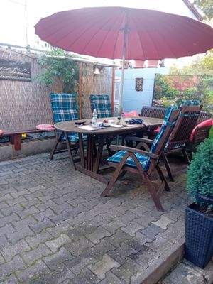 Terrasse hinter Garage.jpg