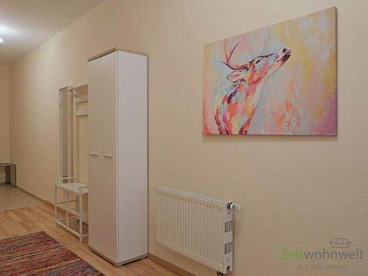 Wohnungsflur mit Garderobe