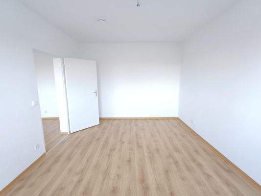 Leeres Zimmer mit Holzboden