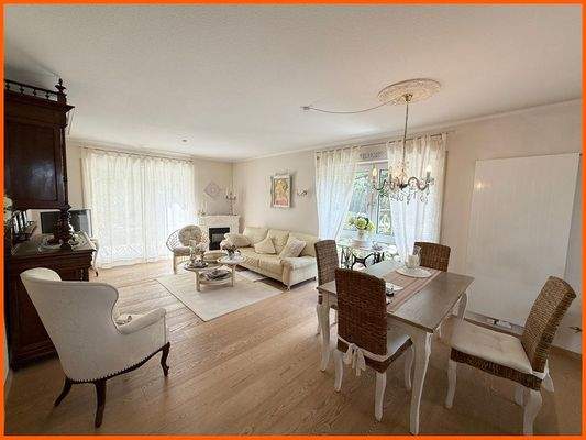 Wohn und Esszimmer
