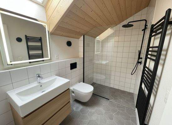 DG: Badezimmer - Wohnbeispiel