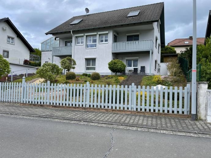 Modernes Einfamilienhaus mit Einliegerwohnung in traumhafter Blicklage mit Doppelgarage