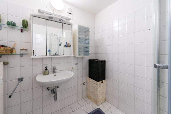 Badezimmer mit Dusche