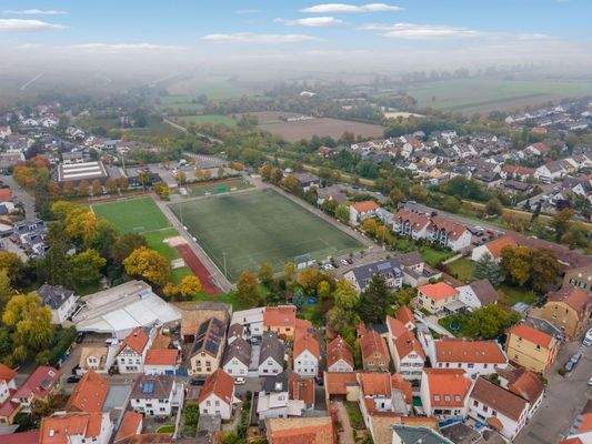 nahegelegener Sportplatz