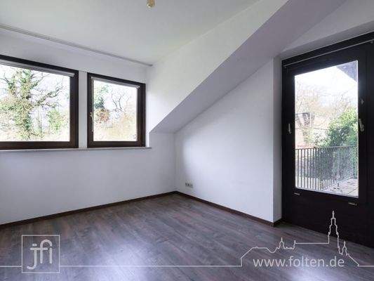 Zimmer mit Balkonzugang