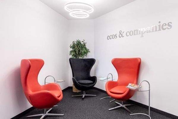 Moderne Warte-Lounge bei ecos work spaces München