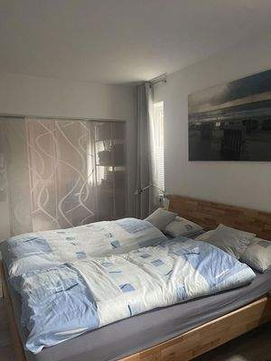 Schlafz. mit Blick auf Ankleid