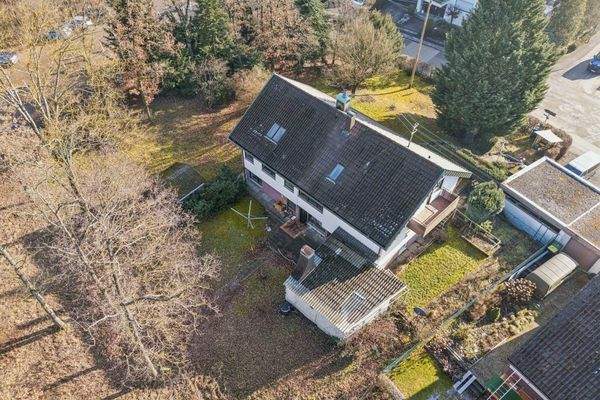 Weitläufiger Garten ums Haus