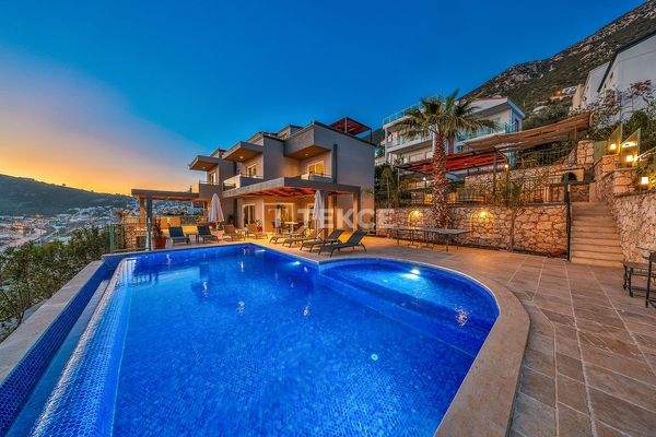 4-Bedroom Villa with Infinity Pool in Kaş Kalkan