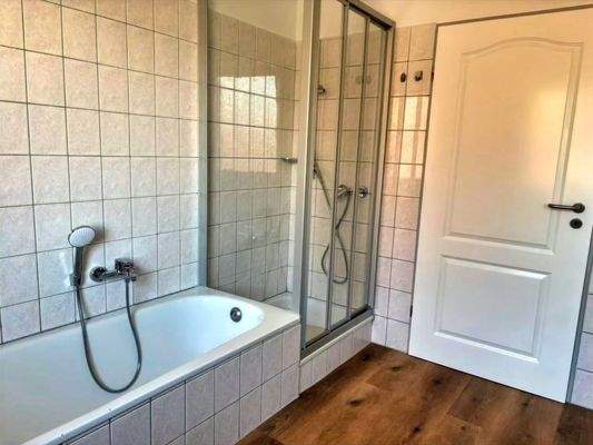 Badezimmer 1. OG links