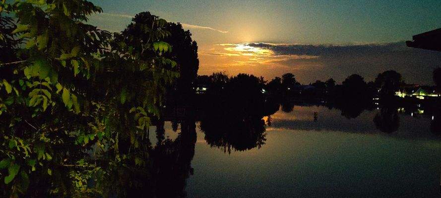 Saalebogen bei Nacht