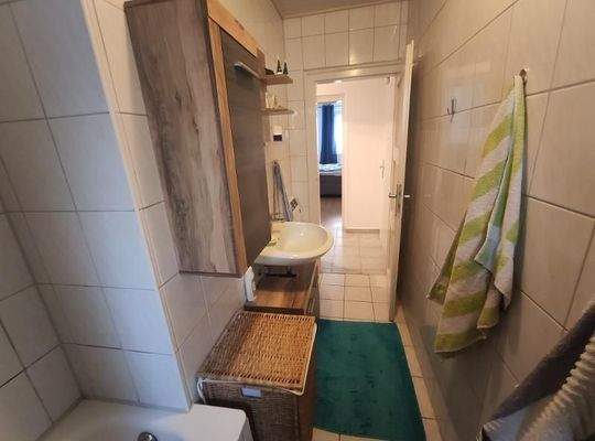 Bad mit Badewanne Bild 2