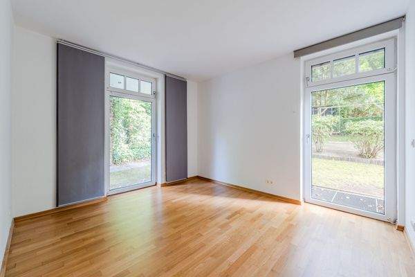 Children's room / home office with garden access