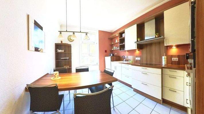 Küche mit Gartenblick