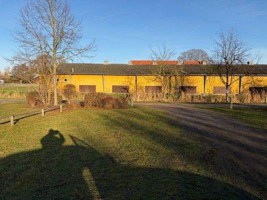 Halle seitlich 1.jpeg