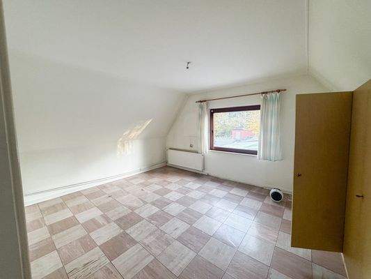 Leeres Zimmer mit Fenster