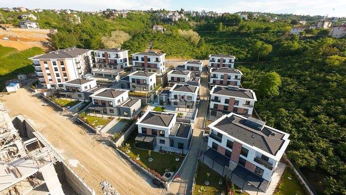 Sea View Houses Intertwined the Nature in Trabzon