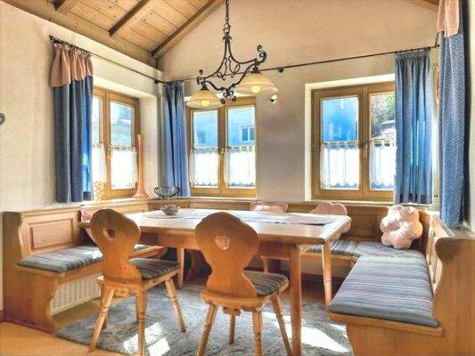 Gemütliche Essecke im Erker EG