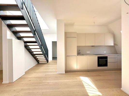 Modernes Wohnzimmer mit Küche