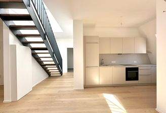 Modernes Wohnzimmer mit Küche