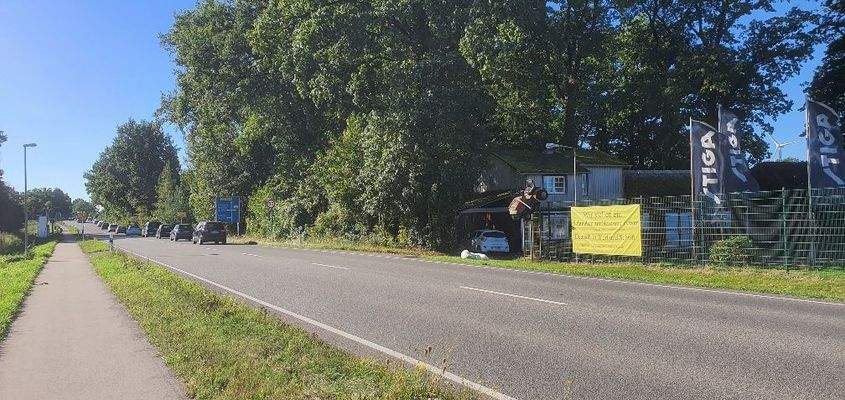 Direkt vor der A1 Auf-, Abfahrt