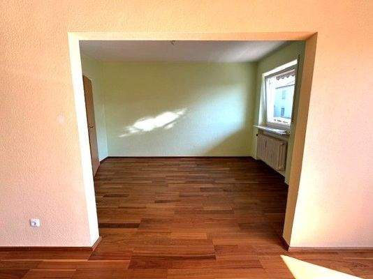 09. Blick vom Wohnzimmer ins Esszimmer OG.jpg