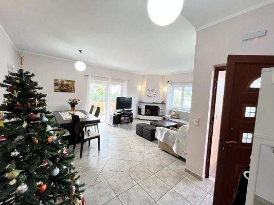 MIT VIDEO: Kreta, Neo Chorio: Zwei- Apartmentshaus zu verkaufen