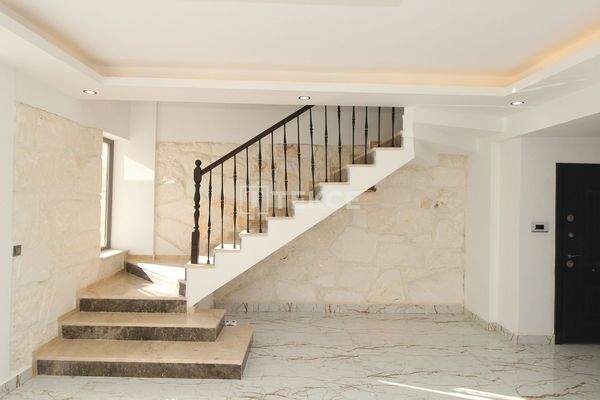 4-Bedroom Semi-Detached Villa with Pool and Garden in Belek