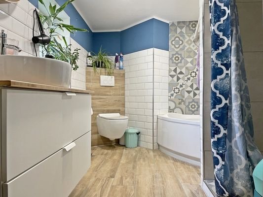 Badezimmer der großen Wohnung.jpg